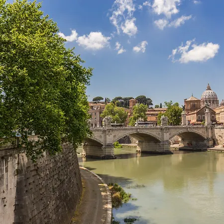 The Bridge 4* Roma