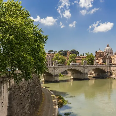 The Bridge 3* Rome