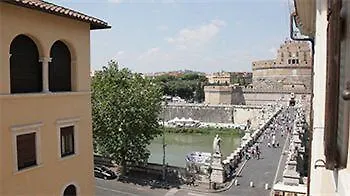 Gasthuis The Bridge 4*